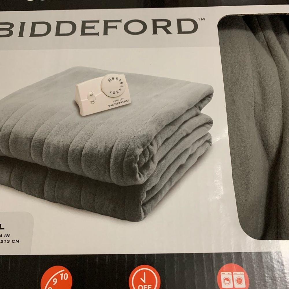 Heated comfort knit blanket